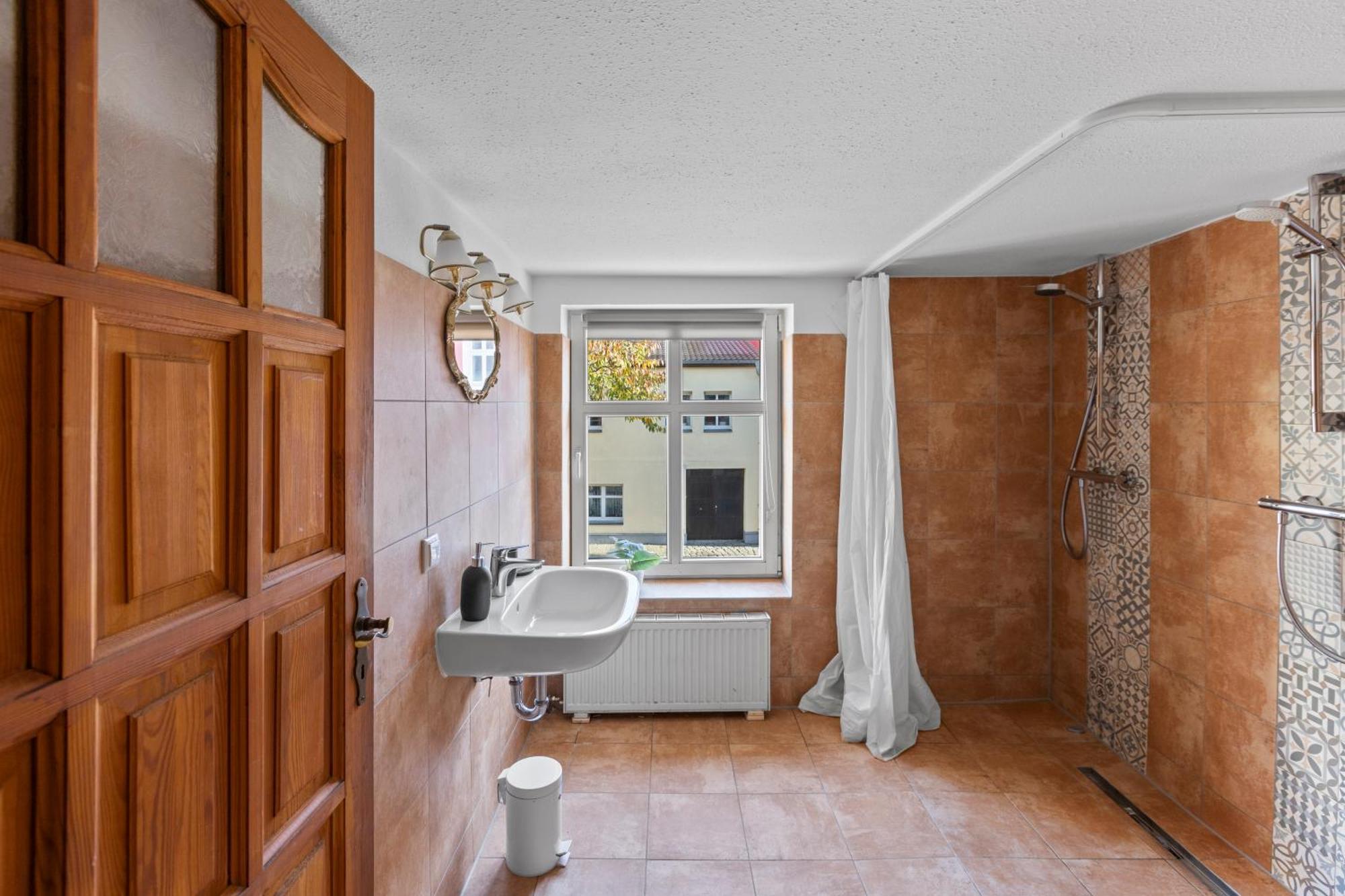 Sabina Monteurwohnung I 75 Zoll Tv I Kueche I Bad I Backofen I Trebbin Esterno foto